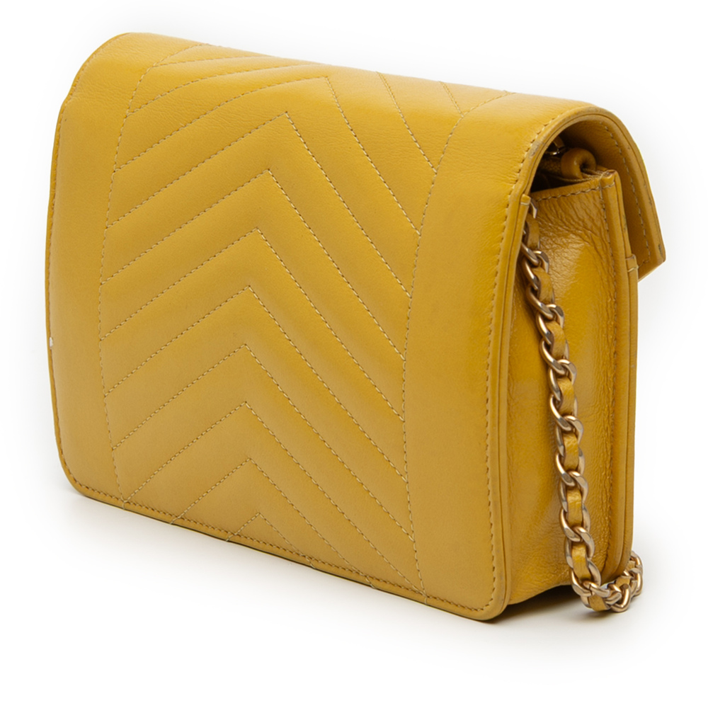 Pre-Loved Chanel Small Reversed Chevron Lambskin Flap - Picture 2 of 12